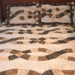Queen size satin comforter and shams